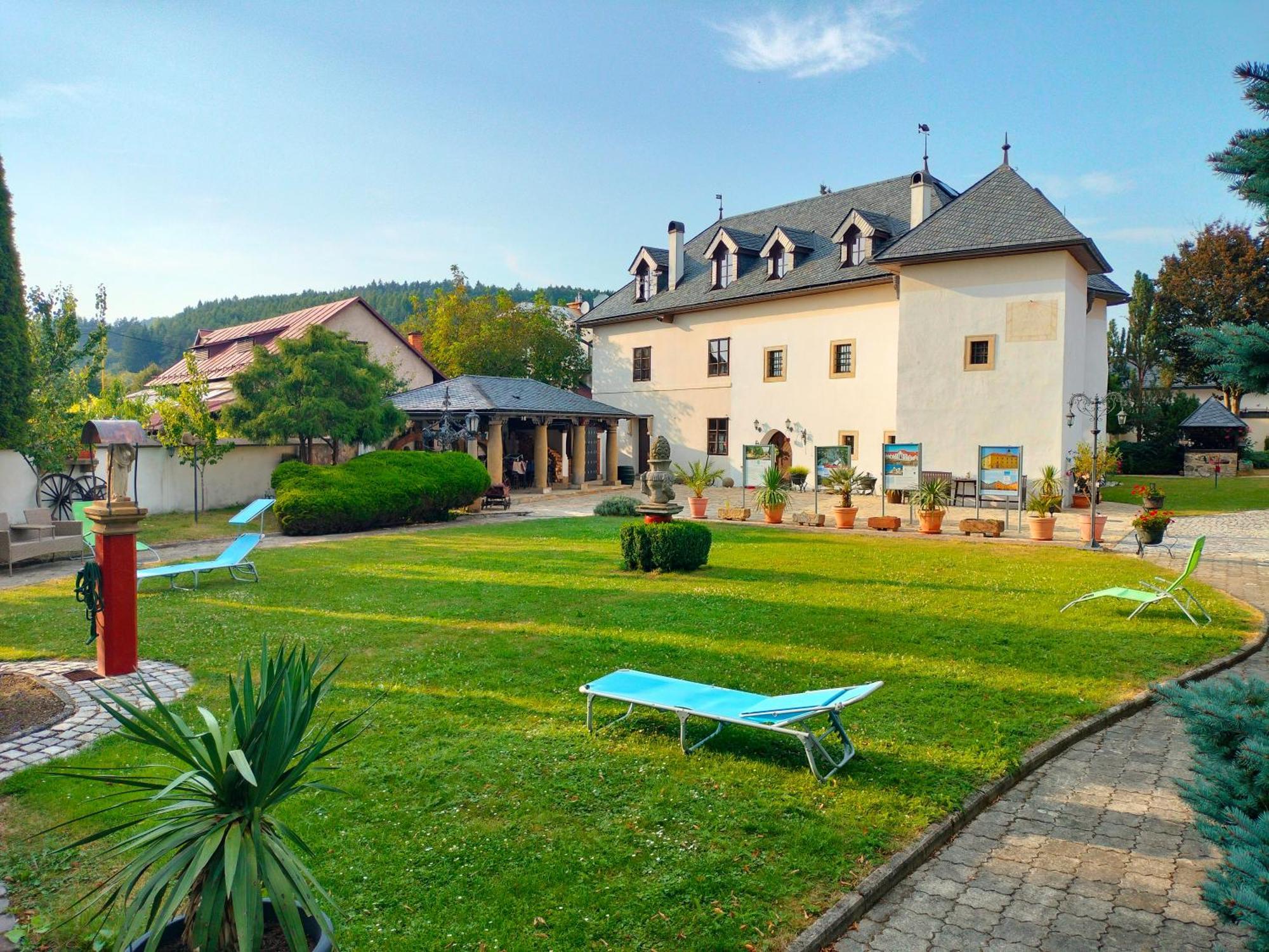 Castle Kastiel Kotesova Apartment Ngoại thất bức ảnh