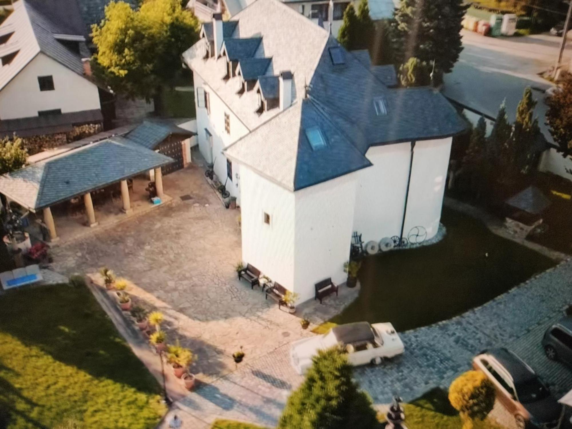 Castle Kastiel Kotesova Apartment Ngoại thất bức ảnh